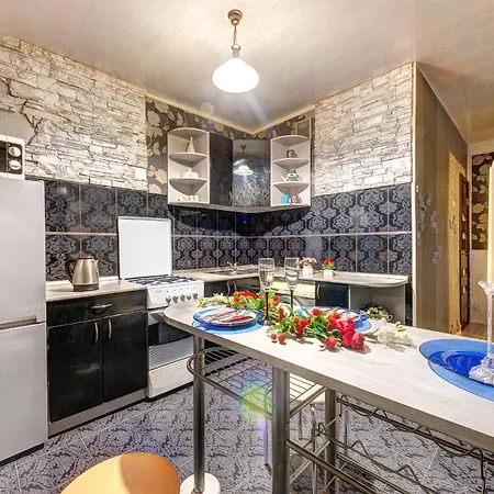 Apartment 4-кімнатні поруч з метро золоті ворота *